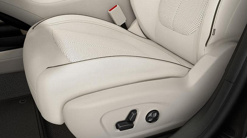 2015 Chrysler 200 seats in white linen
