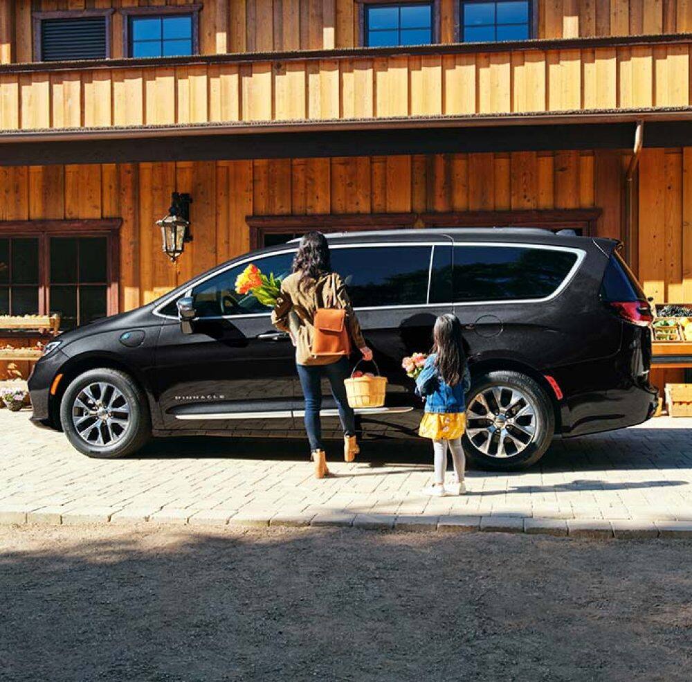 2024 Chrysler Pacifica PlugIn Hybrid Minivan