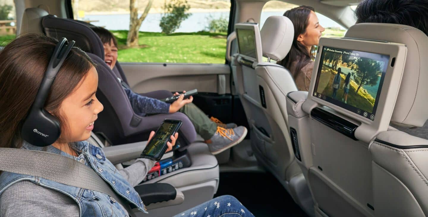 2019 Chrysler Pacifica Vs 2019 Toyota Sienna Comparative