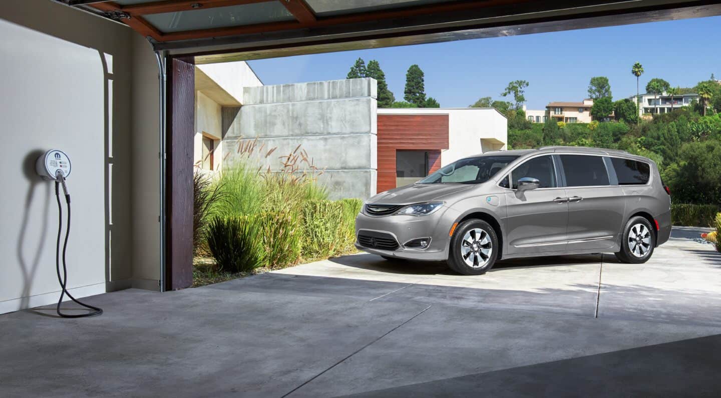 2019 Chrysler Pacifica Hybrid Fuel Efficient Minivan 2019 Chrysler Hybrid Gallery 02