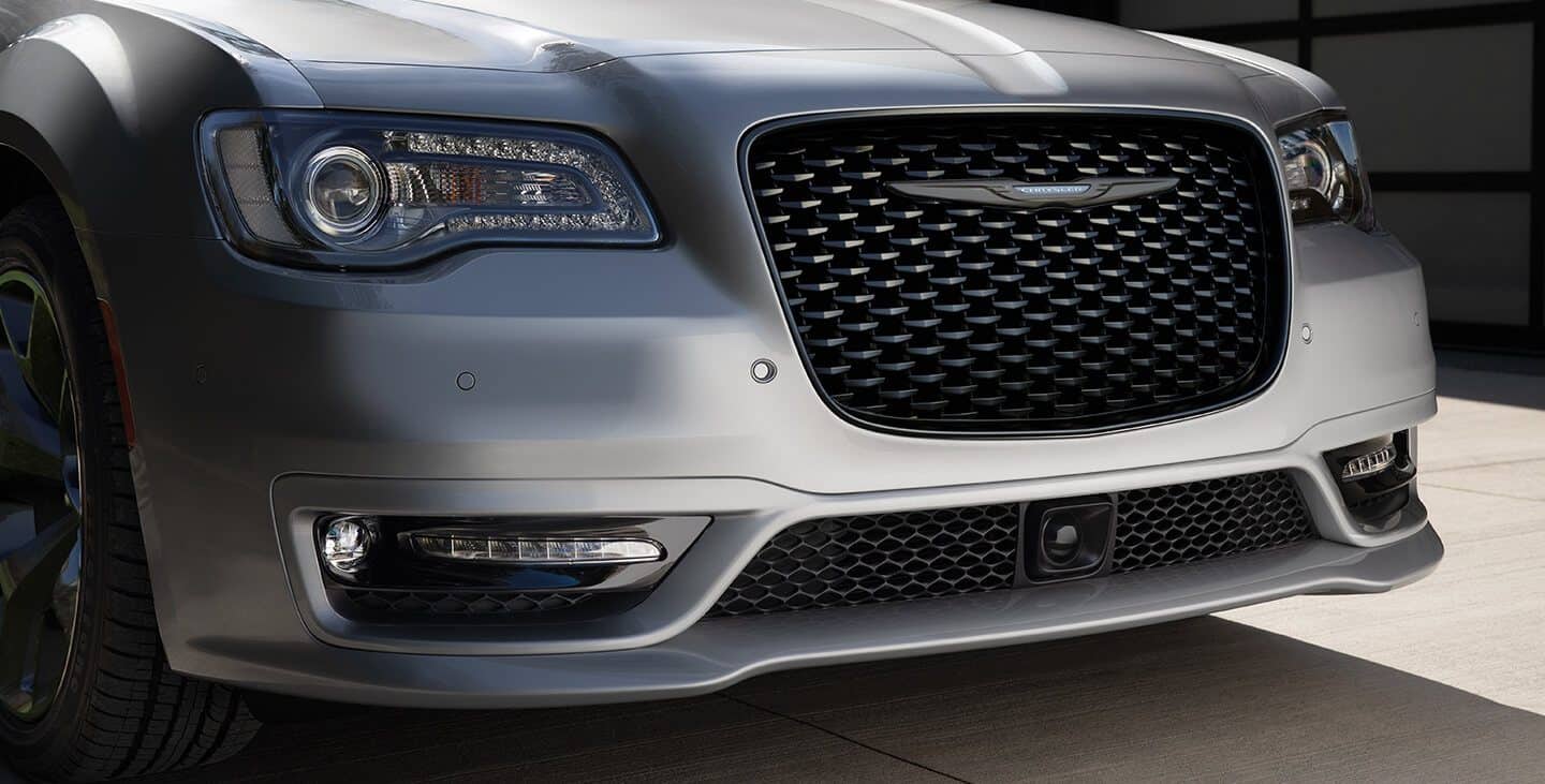 Display A close-up of the grille and headlamps on the 2021 Chrysler 300 Touring L with the available Sport Appearance Package.