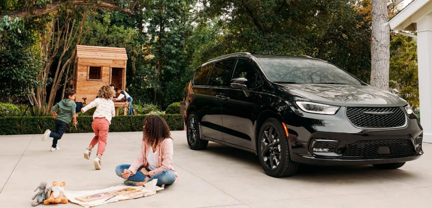 Display A striking black grille and gloss black accents on the 2023 Chrysler Pacifica Limited with the available S Appearance Package achieves an elevated, sophisticated look for your family.