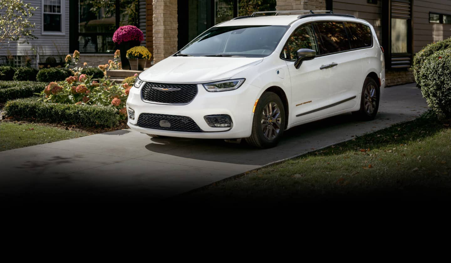 2023 Chrysler Pacifica Road Tripper Road Trip Minivan