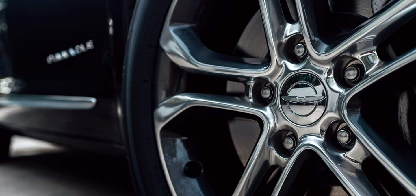 Display A close-up of a wheel on the 2024 Chrysler Pacifica Pinnacle.