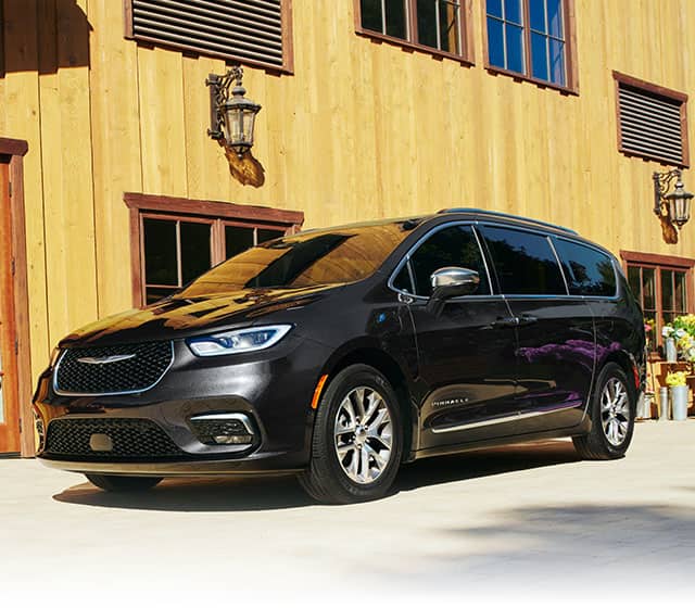 2024 Chrysler Pacifica Hybrid Stylish and Bold Family Fun