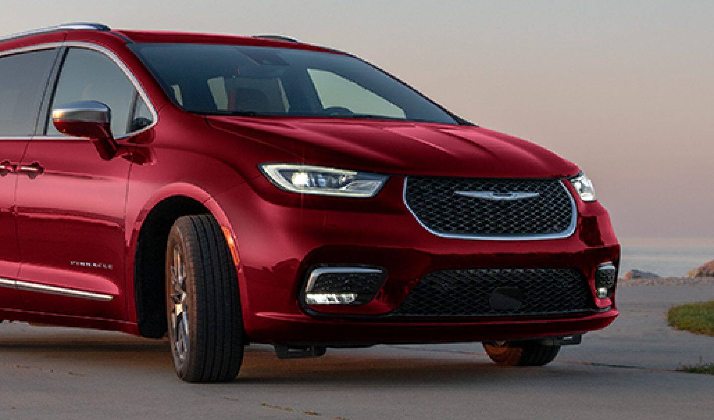 2024 Chrysler Pacifica Plug-In Hybrid Minivan