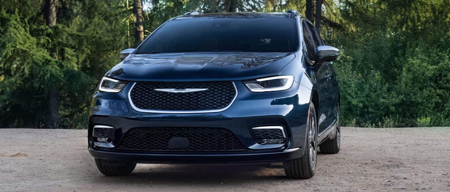 Display A front angle of a blue 2025 Chrysler Pacifica Pinnacle Plug-in Hybrid.