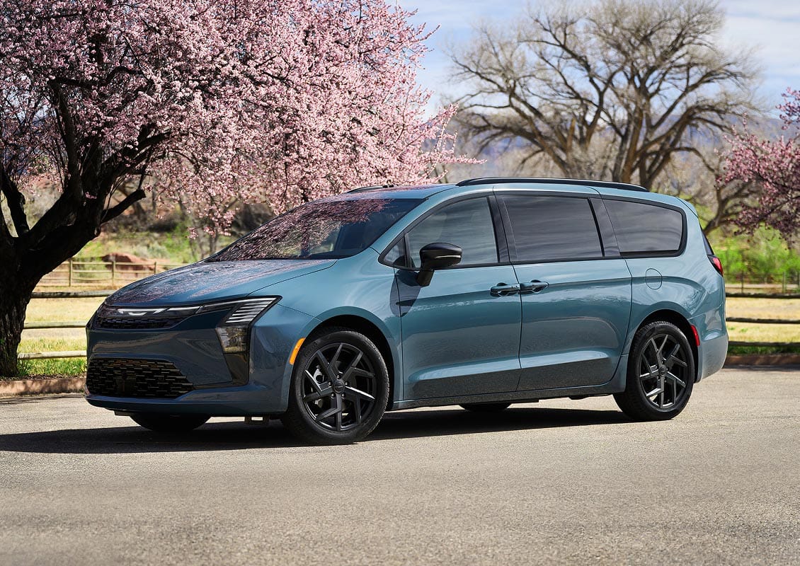 Iverson CDJR Huron Recommends the 2027 Chrysler Pacifica Select for Growing Families