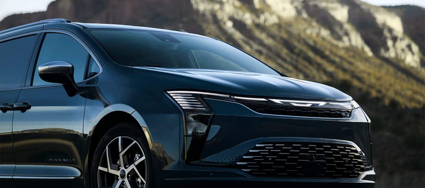 Display The front end of a blue 2027 Chrysler Pacifica Pinnacle.