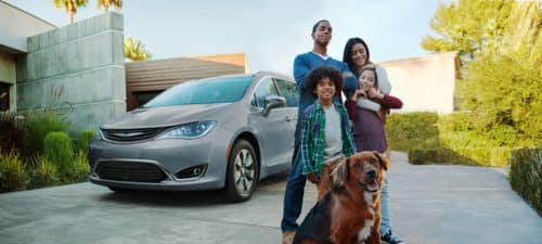 Chrysler Official Site Carinivans A Chrysler Pacifica Hybrid Parked In Driveway Family Of Four And Their